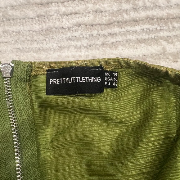 PrettyLittleThing Metallic Crop Top - Picture 6 of 6